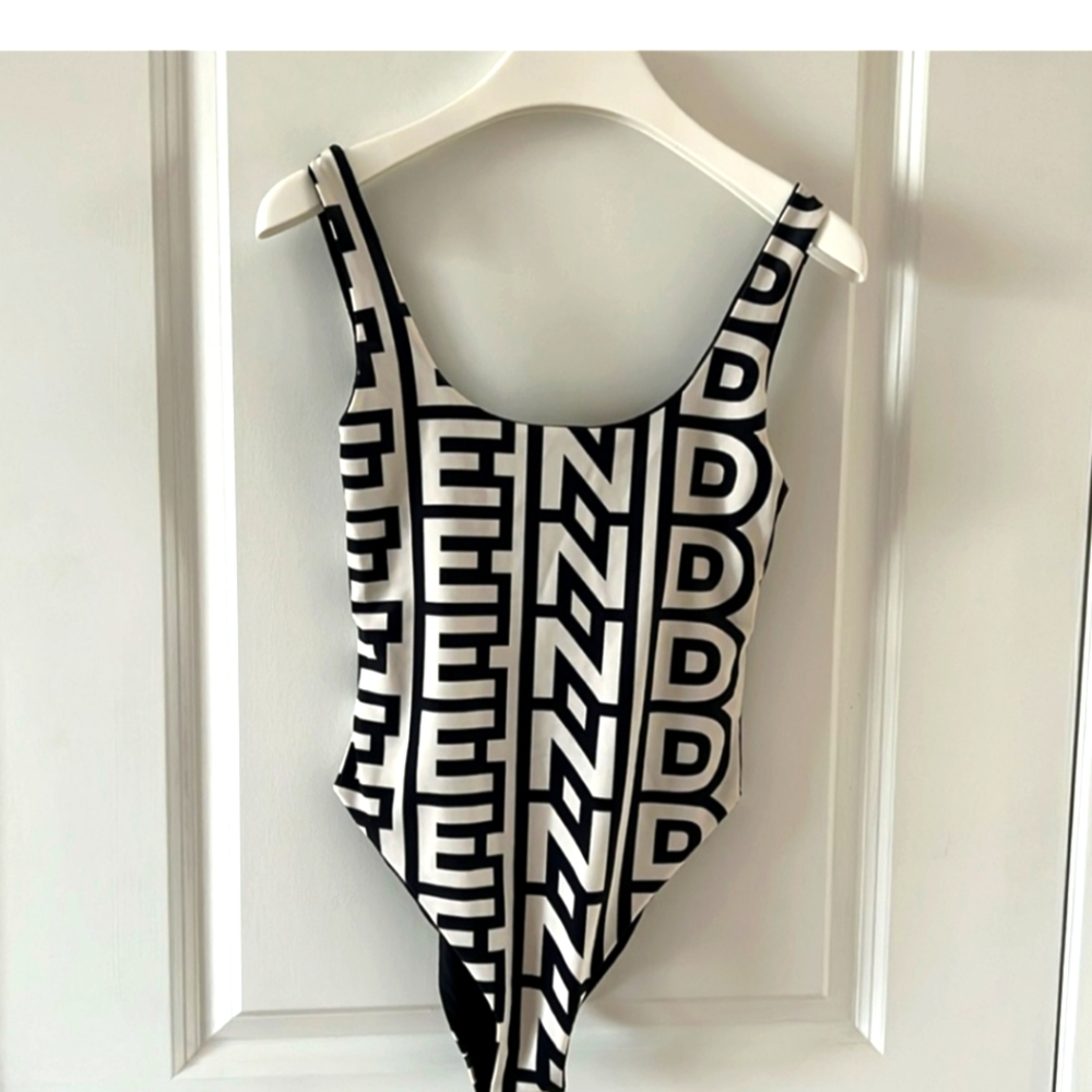 FENDI - Picture 2 of 3